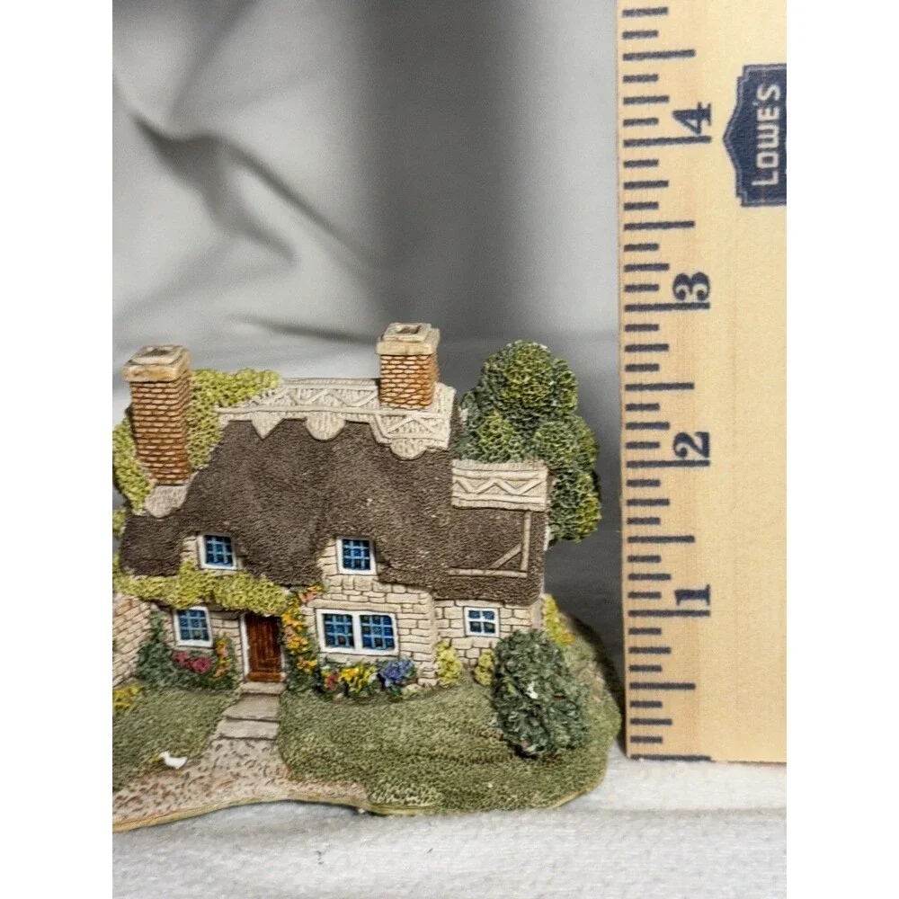 Lilliput Lane Derwent-Le-Dale English Cottage House Resin Hand Painted 1987